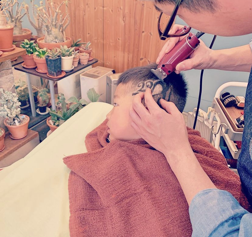 バリカンアート 施術中